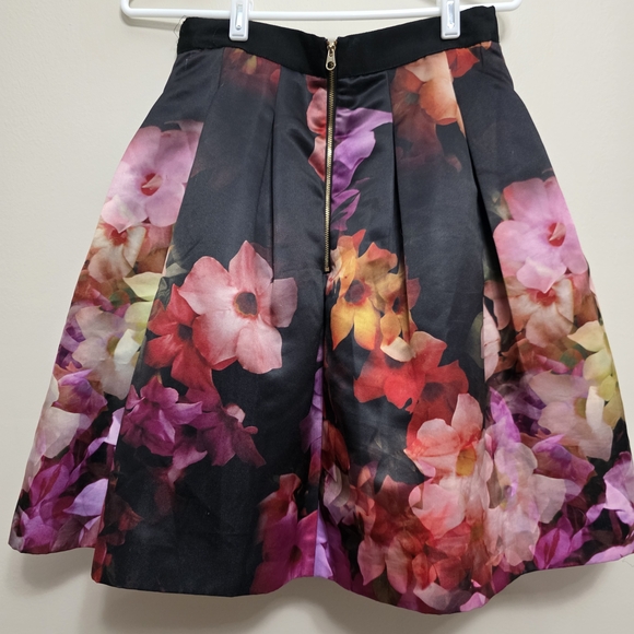 Ted Baker A-Line Skirt  Black W/Floral Print US SIZE 12 Luxary Fashion - Picture 5 of 6